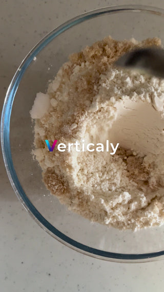 粉と砂糖を混ぜる