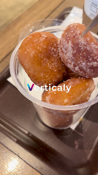 砂糖まみれの揚げドーナツ