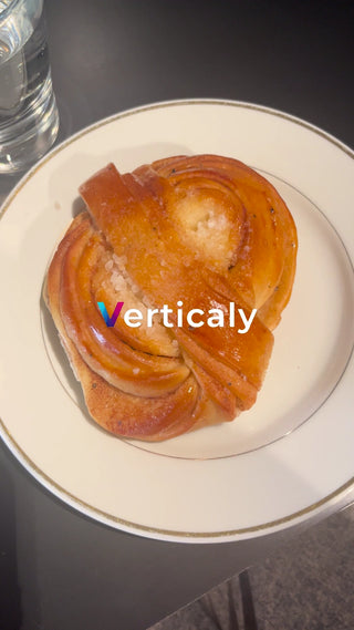 焼き立てシナモンロール