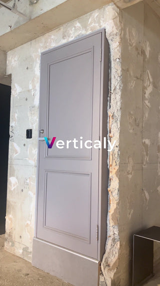 工事中の壁とドア