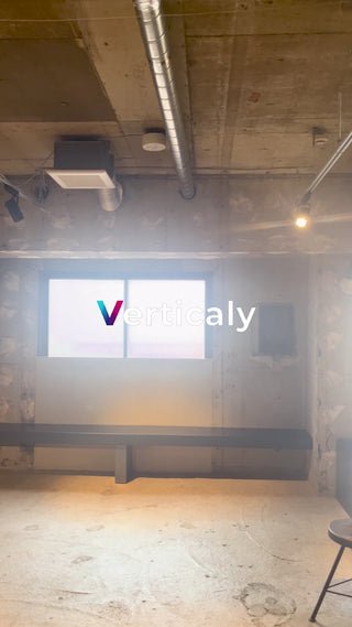 無機質な空間、光と影