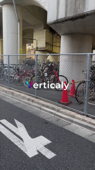 自転車置き場、都会の風景