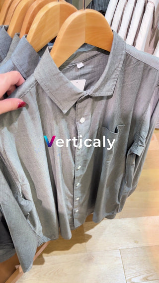 グレーシャツを着る