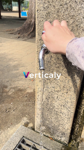 水が出る蛇口、公園にて