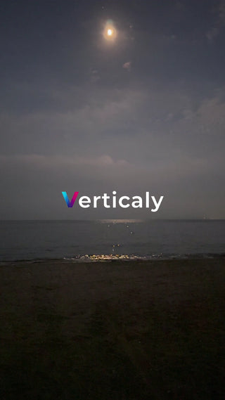 月明かり、静かな海辺