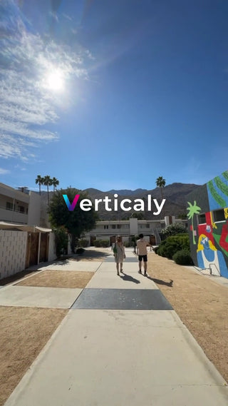 二人で歩く、晴天の道