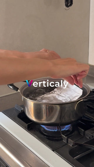 沸騰するお湯、何かを煮る