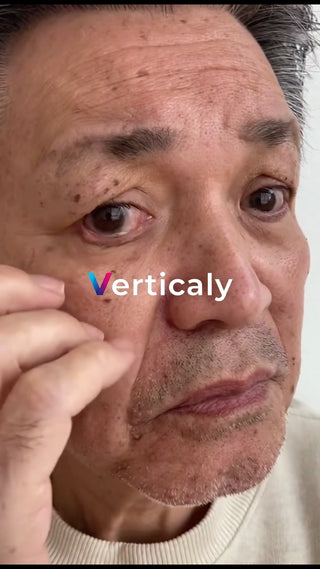 男性の肌をチェック