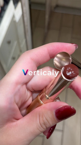 リップを塗る仕草