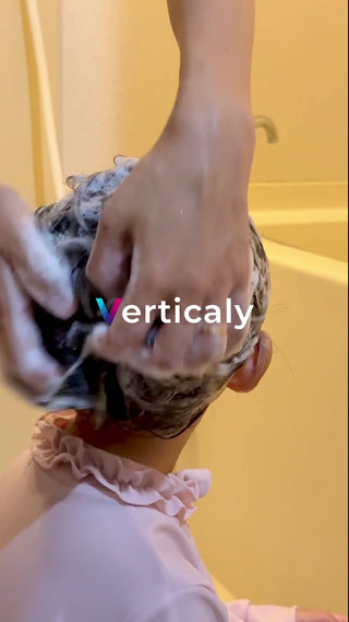 髪を洗う女の子、シャンプー