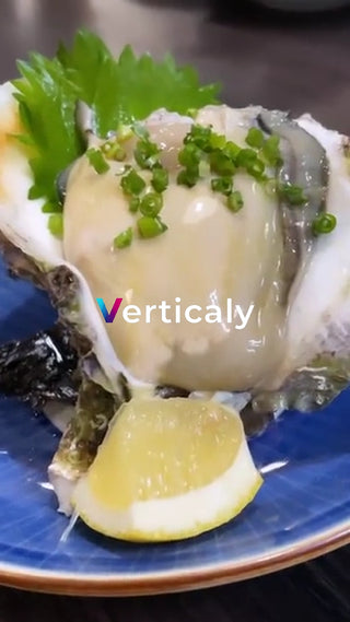 新鮮な生牡蠣、レモン添え