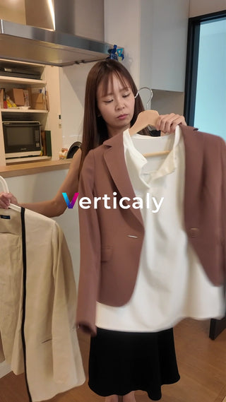 白いシャツとジャケット