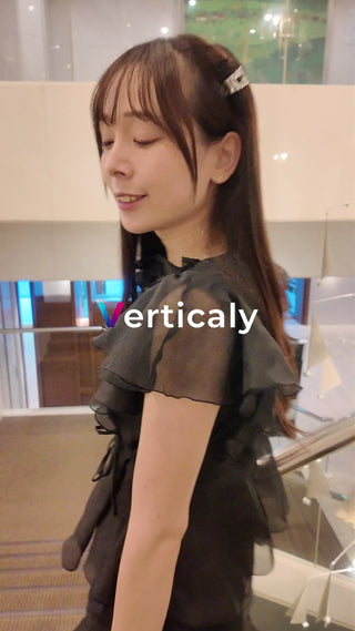 ヘアクリップがお洒落な女性