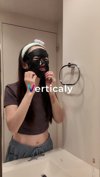 黒マスク、スキンケア中