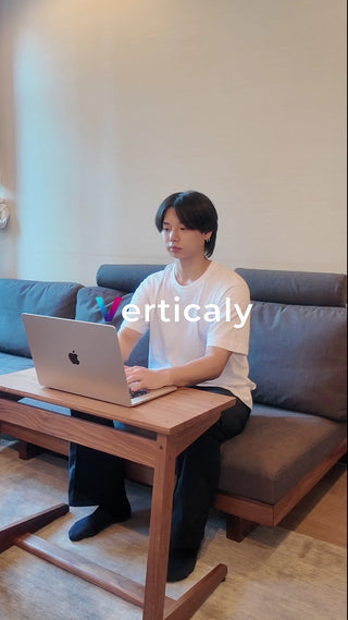 PC作業、ソファでリラックス