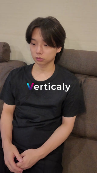 物思いにふける男性