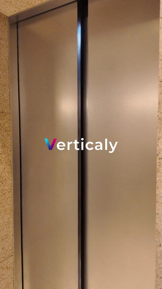 ステンレス扉、スタイリッシュ