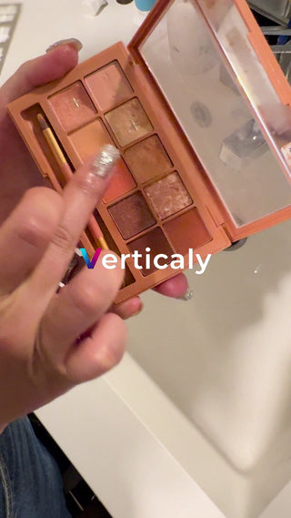 コスメパレットと手元