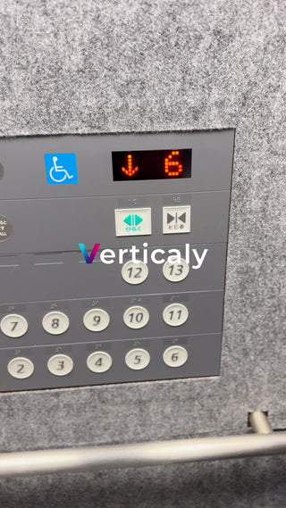 エレベーターで下降、6階へ