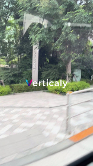 都会の風景、石畳と緑