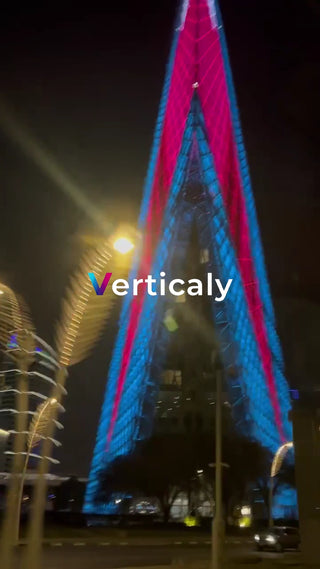 未来的な高層ビル、夜景