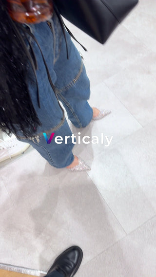 輝くビジューパンプス