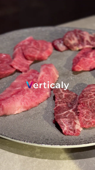 新鮮な牛肉の盛り合わせ