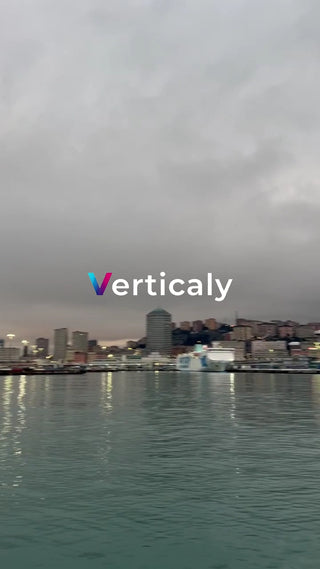 夕暮れの港、穏やかな時間