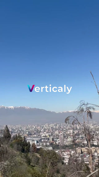 都会の風景、青空の下