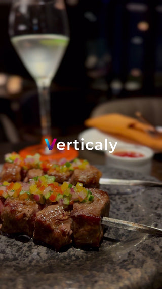 串焼きとカクテル、大人の時間