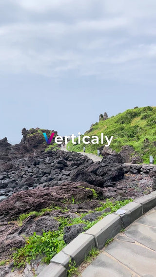 岩場を歩く、穏やかな時間