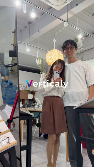 鏡越しの笑顔、二人で自撮り