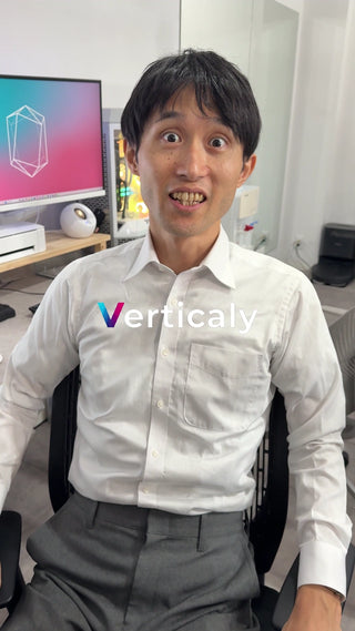 驚いた表情の男性