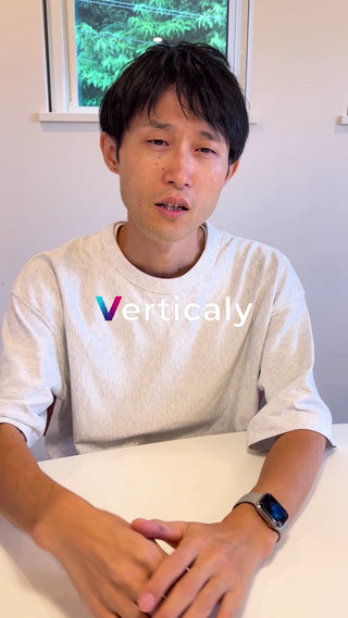 困惑した表情の男性