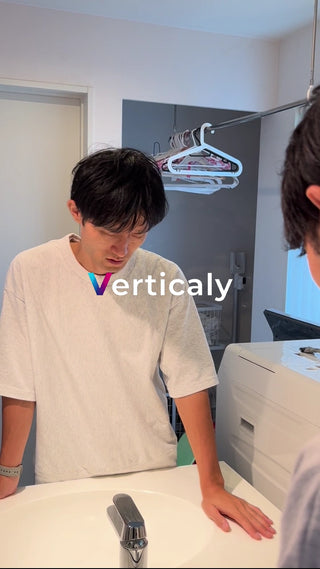 洗面台で身だしなみチェック