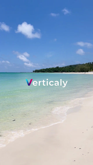 白い砂浜とエメラルドの海