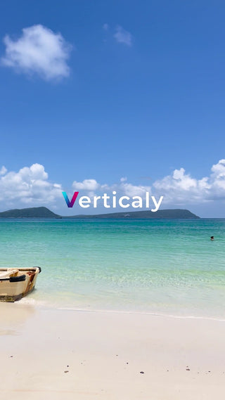 白い砂浜と穏やかな海