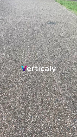 小石が敷かれた道