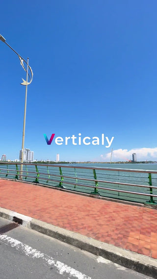 橋の上、穏やかな風景