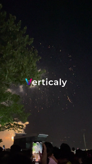 夜空に咲く花火、夏の思い出