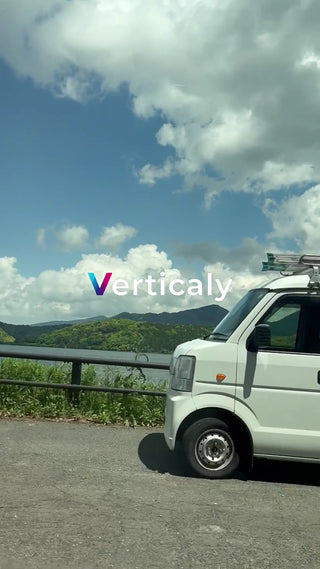 湖畔のドライブ風景