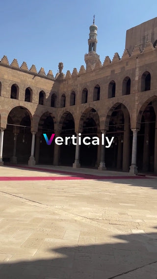 歴史的建造物、美しい中庭