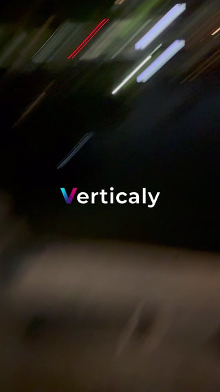 夜の街を映す、光の軌跡