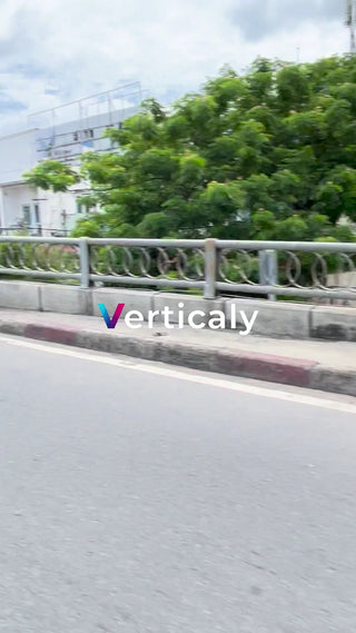 都会の橋と空、午後の風景