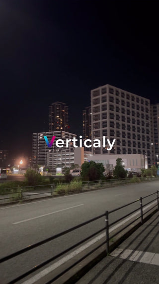 都会の夜景、静寂と光