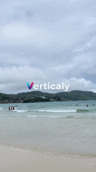 穏やかなビーチ、夏の風景