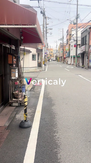 都会の街並み、休日の午後