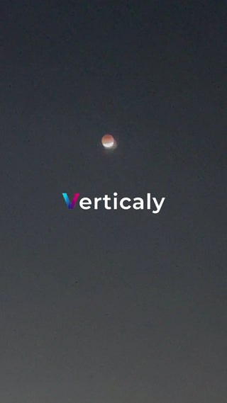 月食、赤く染まる月