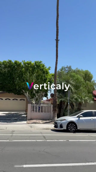 都会の喧騒、車の流れ