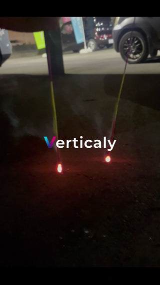 火花の輝き、夜空を彩る